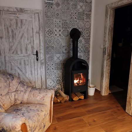 GuestHouse III Lesko Eksteriør billede