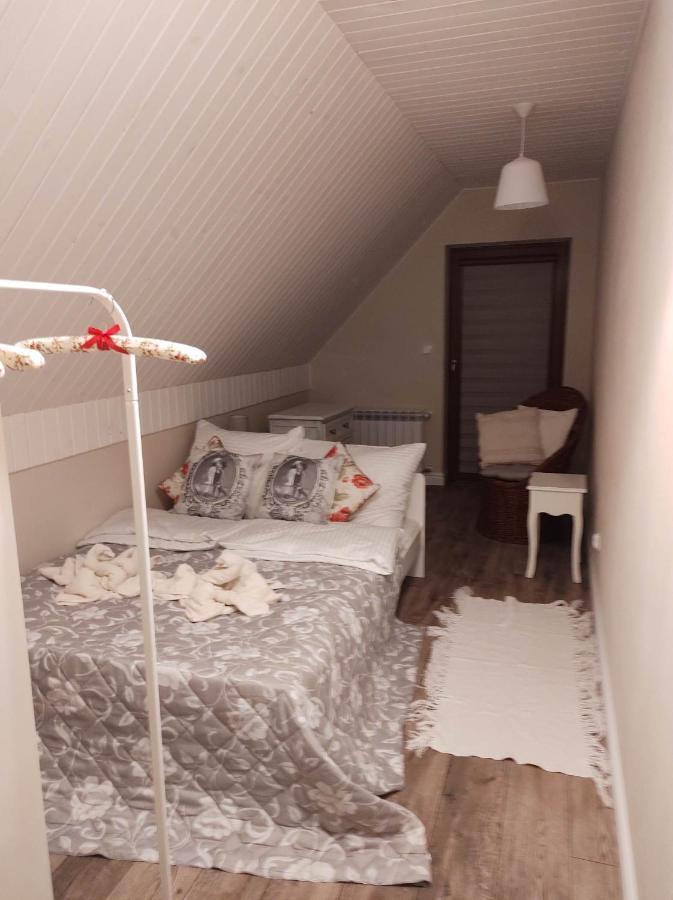 GuestHouse III Lesko Eksteriør billede