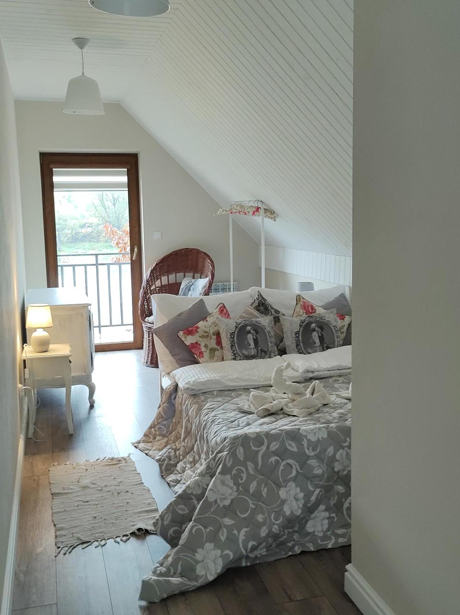 GuestHouse III Lesko Eksteriør billede